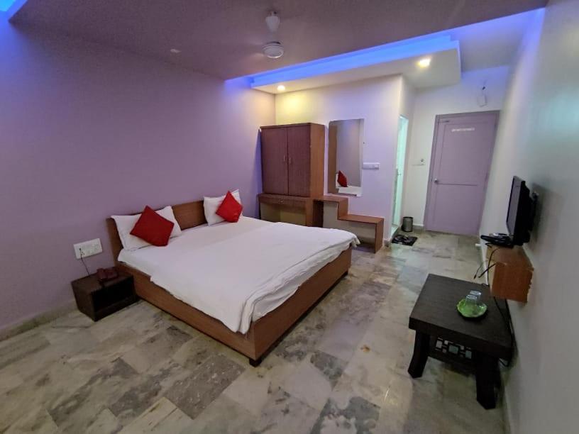 Hotel Krishna Pārdi Zewnętrze zdjęcie