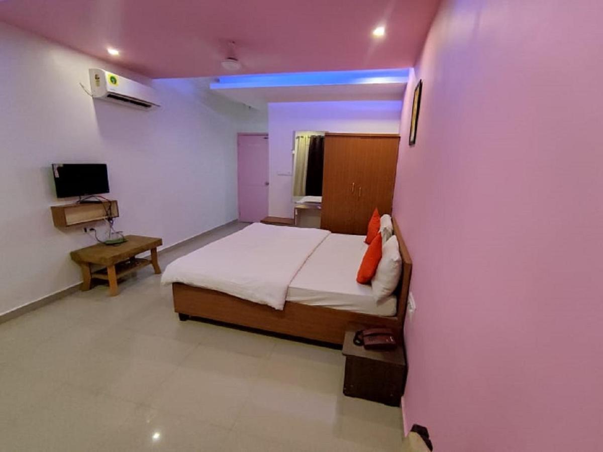 Hotel Krishna Pārdi Zewnętrze zdjęcie