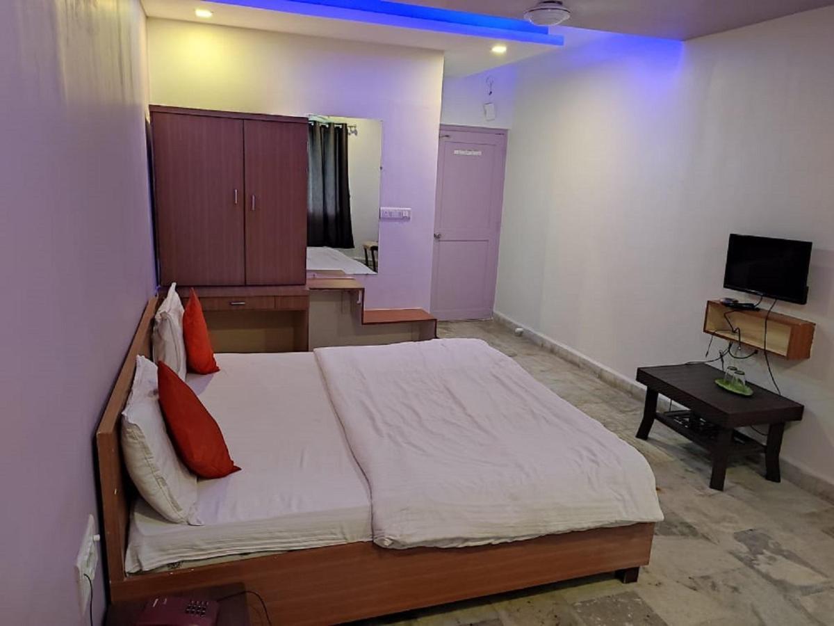 Hotel Krishna Pārdi Zewnętrze zdjęcie