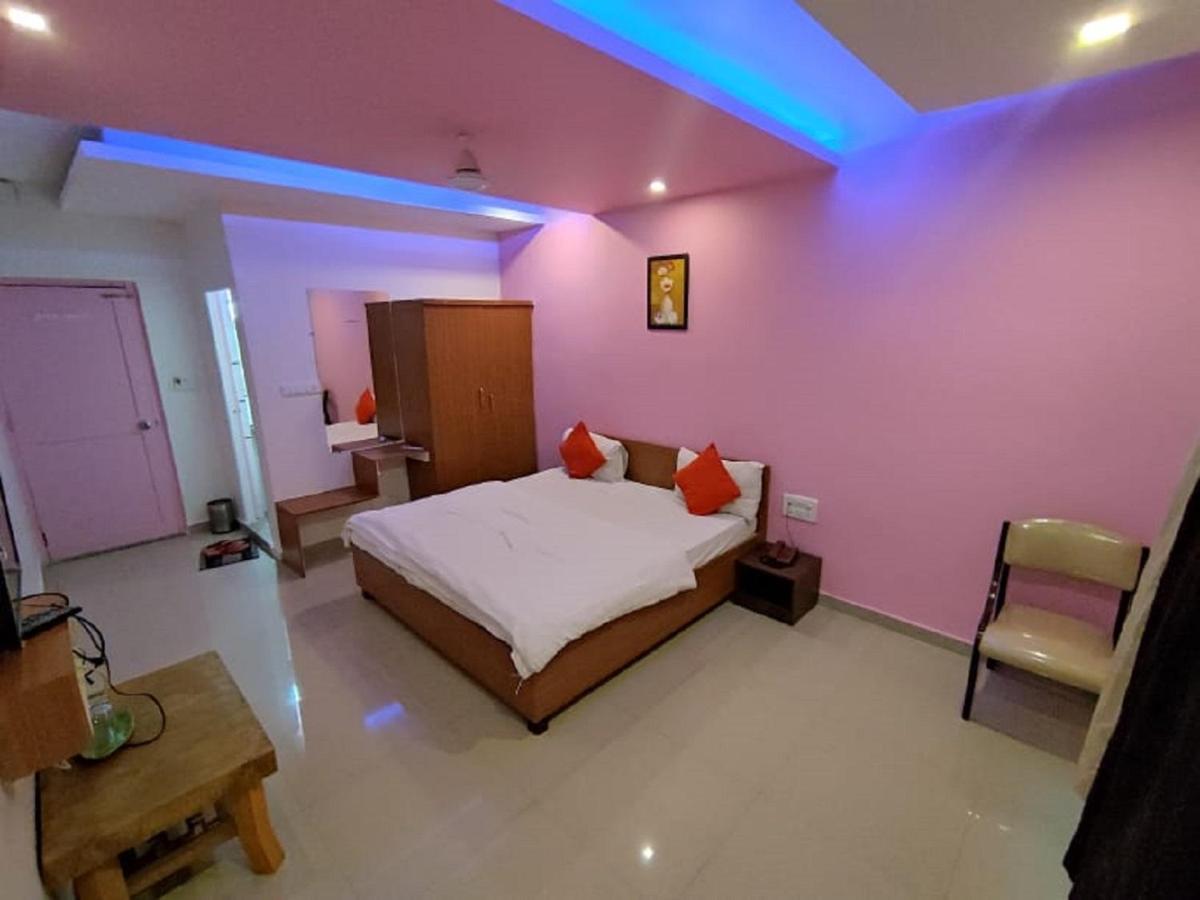 Hotel Krishna Pārdi Zewnętrze zdjęcie