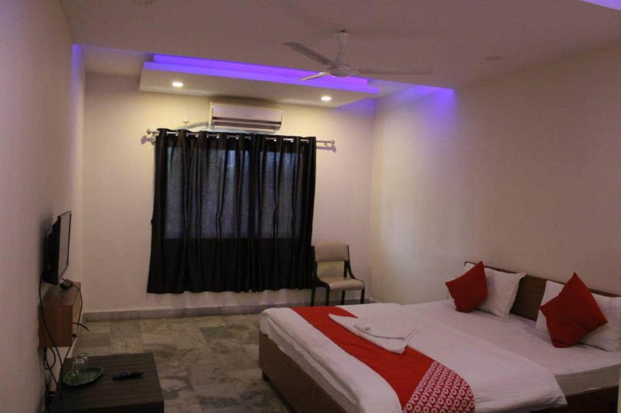 Hotel Krishna Pārdi Zewnętrze zdjęcie